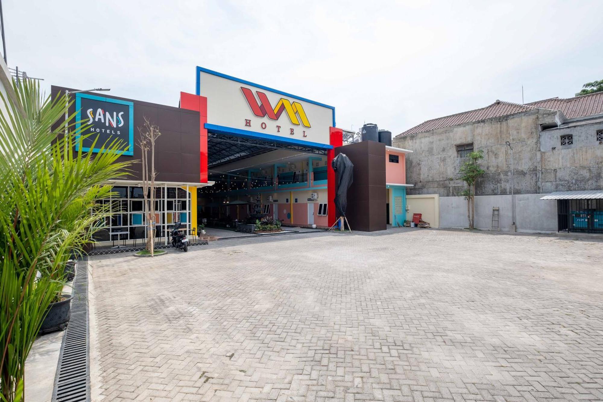 Sans Wm Hotel Blitar Esterno foto