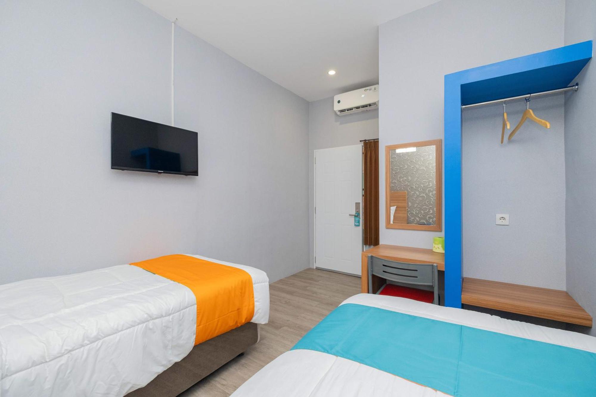 Sans Wm Hotel Blitar Esterno foto