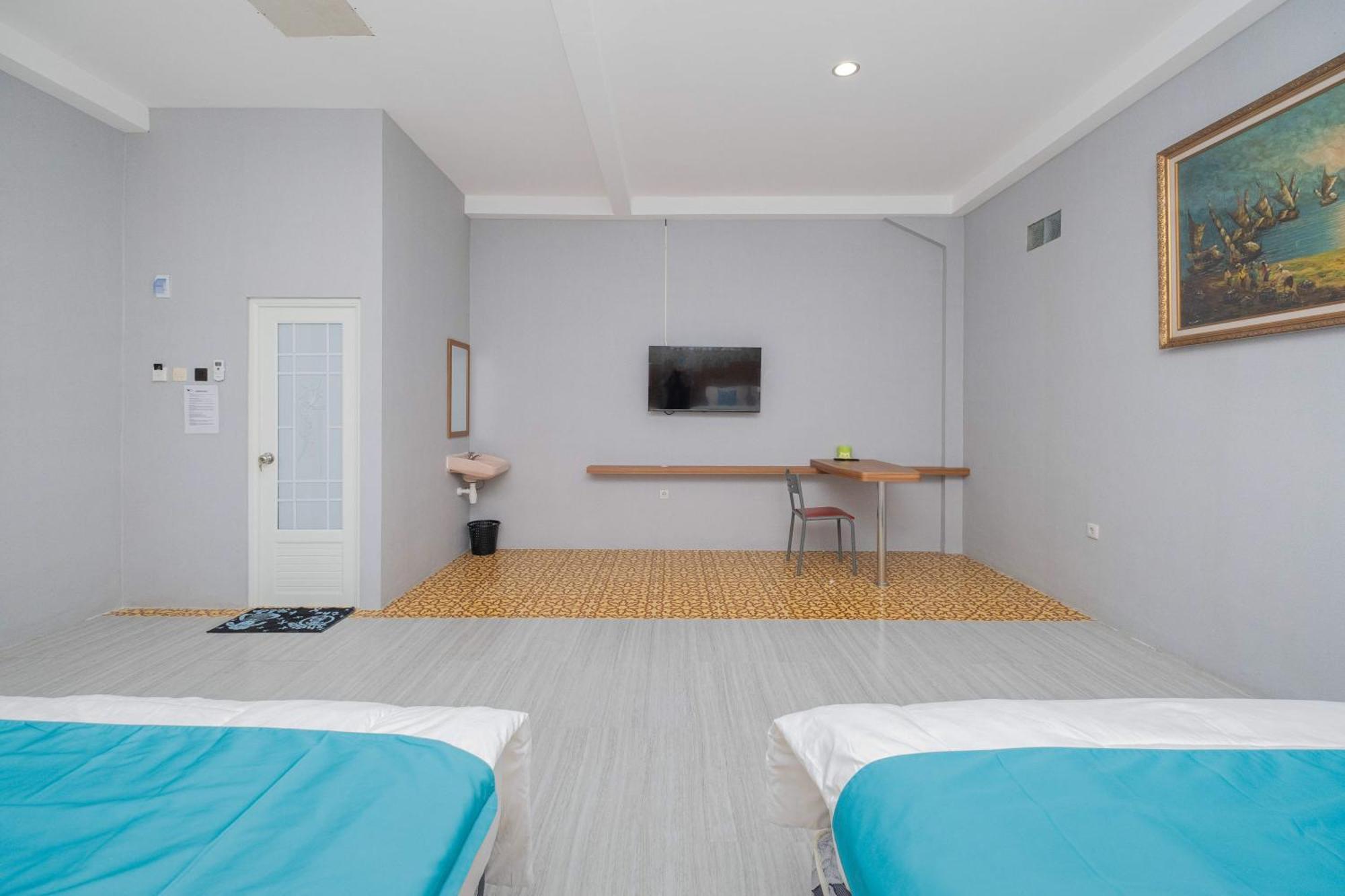 Sans Wm Hotel Blitar Esterno foto