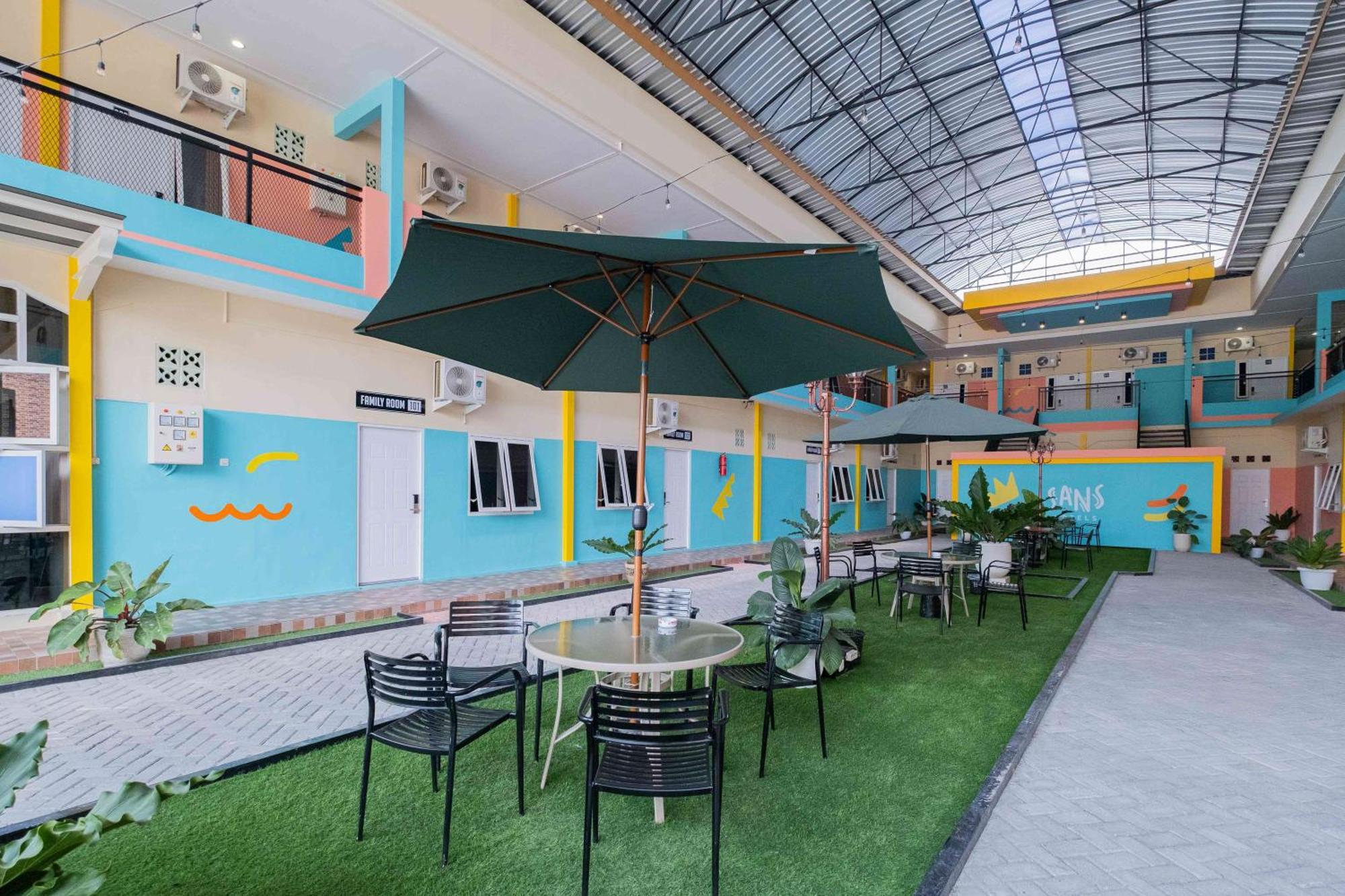 Sans Wm Hotel Blitar Esterno foto